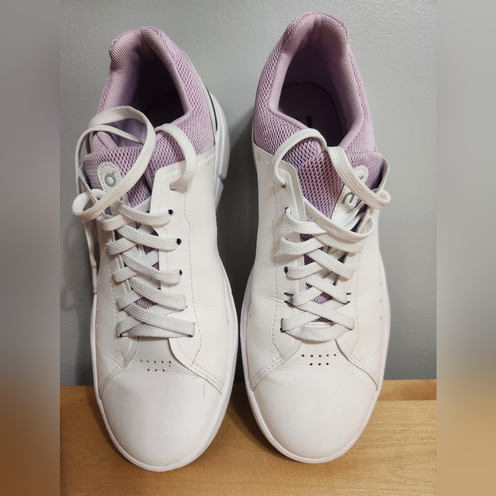 On Running The Roger Advantage White Aster Sneaker, size 10